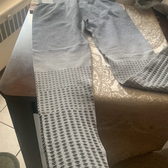 Woweny seamless leggings size Lg. - Picture 5 of 8